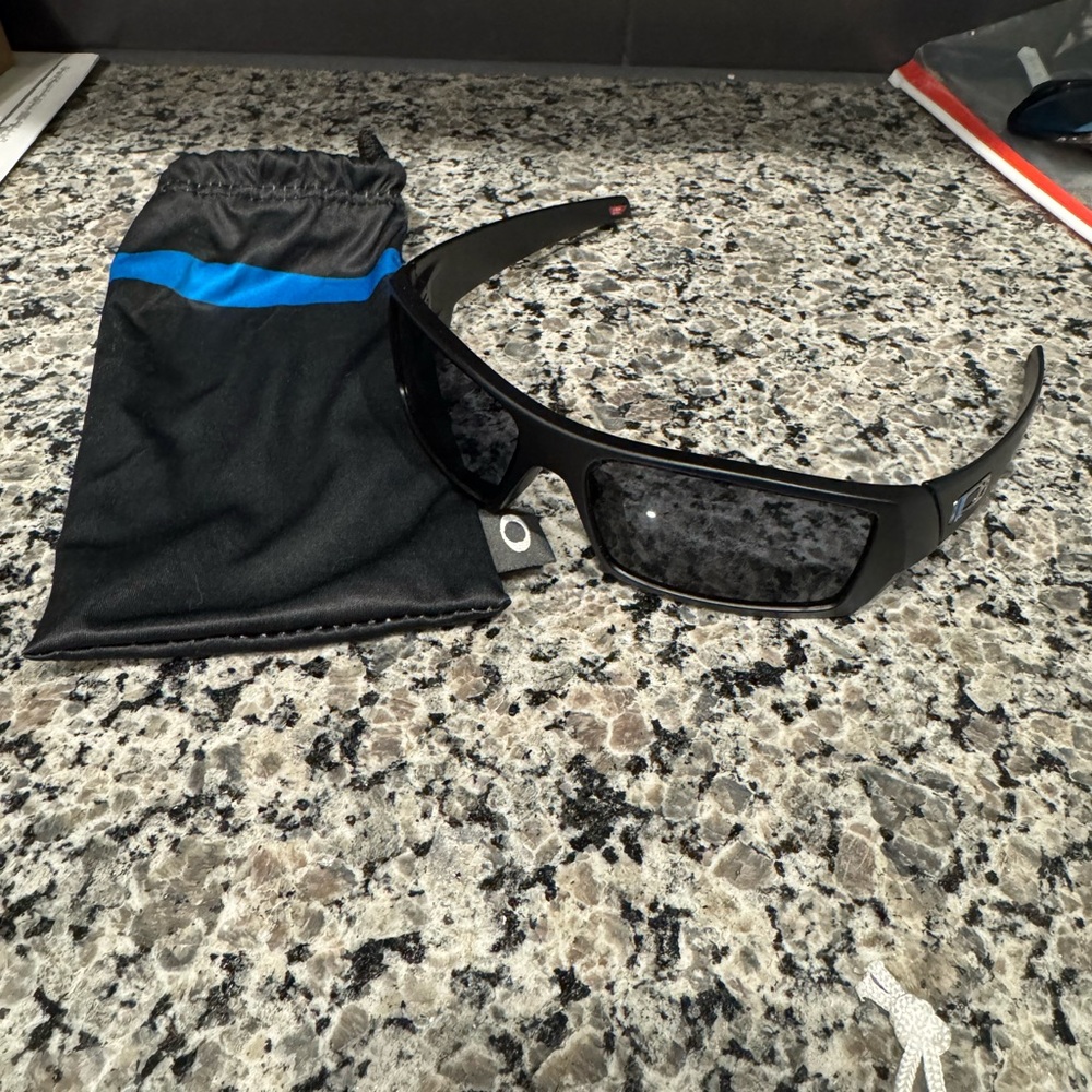 NEW WITHOUT TAGS THIN BLUE LINE OAKLEY SUNGLASSES